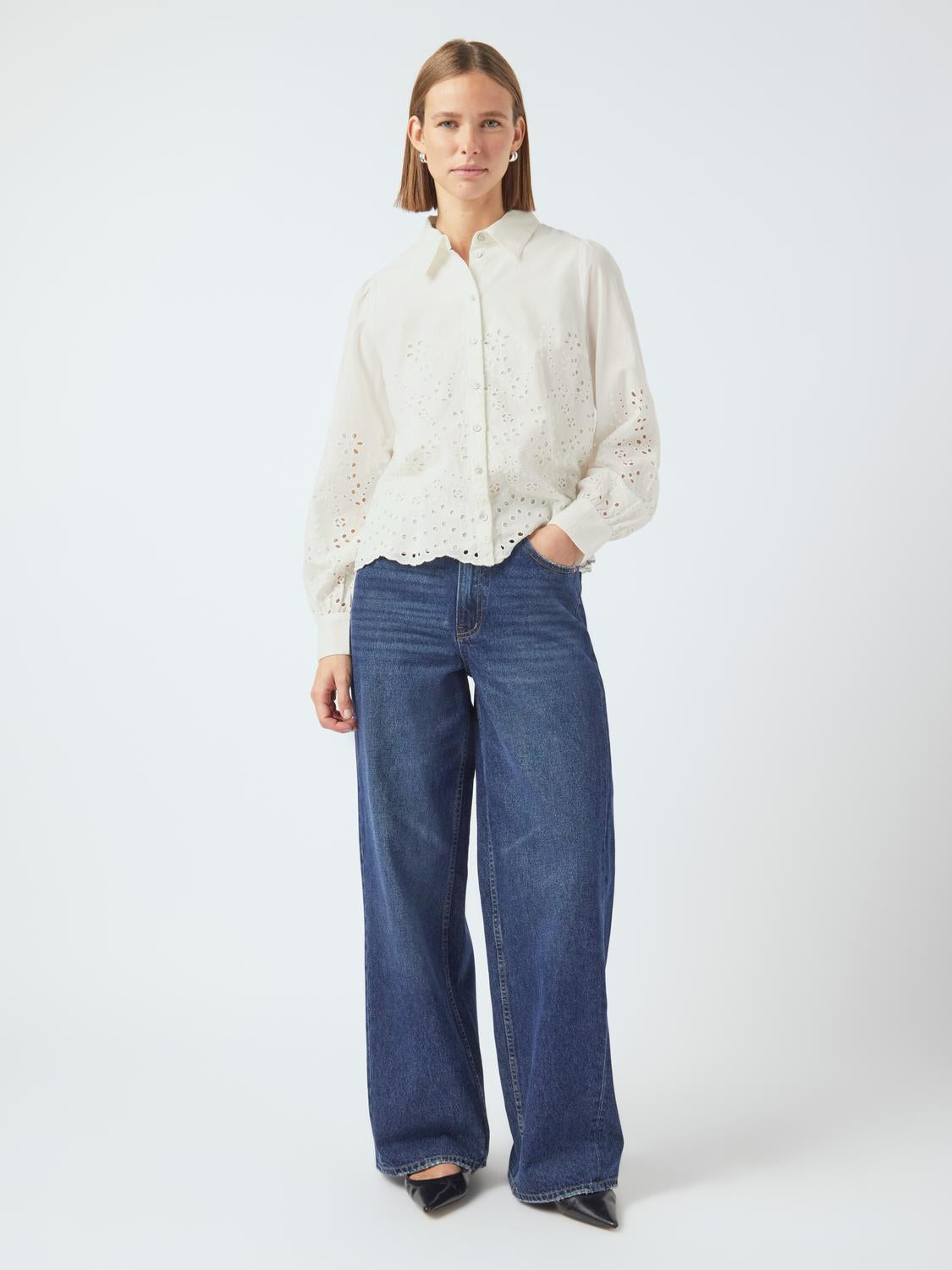 model_shot-front_full